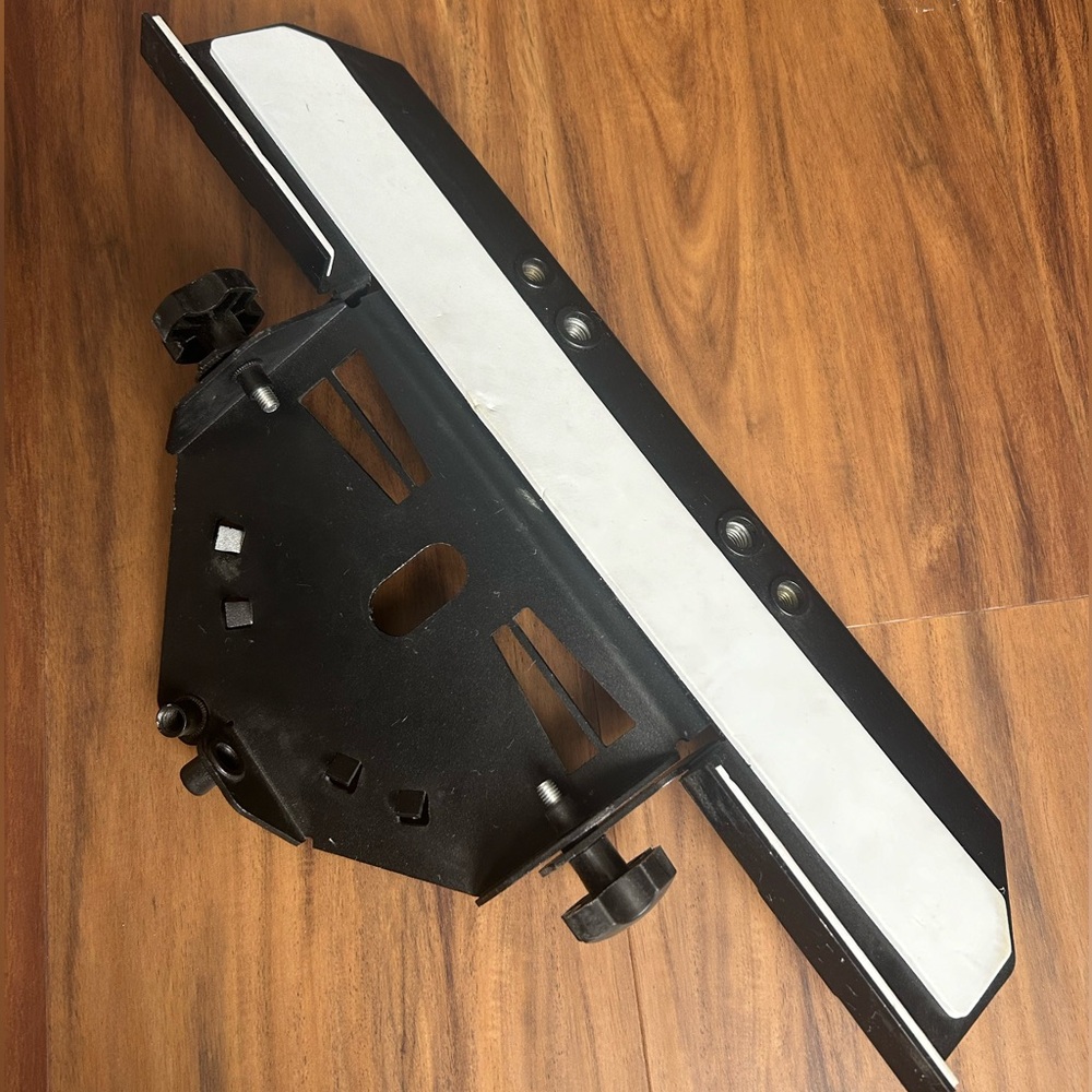 Cutting tool for mitered edges